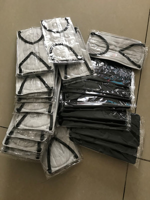 穿著拖鞋一路小跑拿我網(wǎng)上買(mǎi)的口罩快遞了,抗擊疫情戴起了口罩,也不怕不怕了!